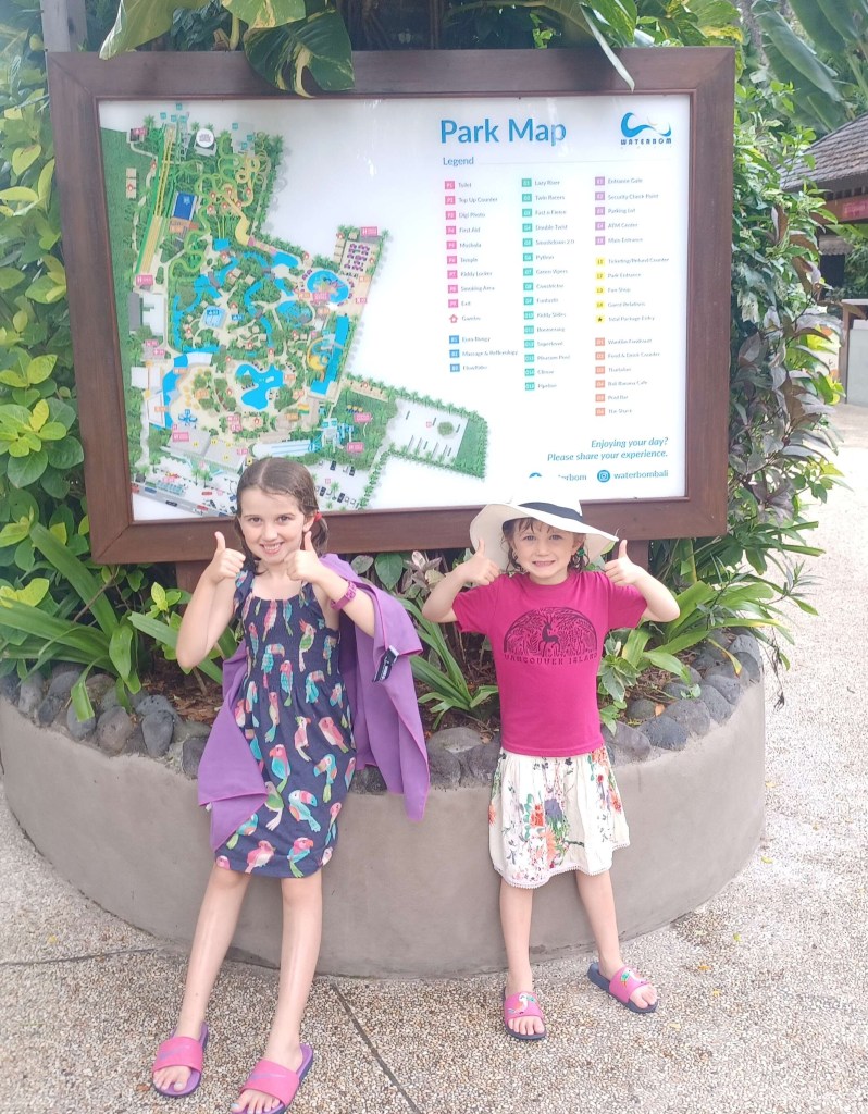 Two Girls thumbs up at Park Map in Waterbom