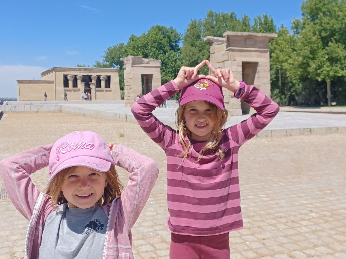 Madrid – More Street Entertainers, City Bus tours and Park Warner – Days&nbsp;321-332