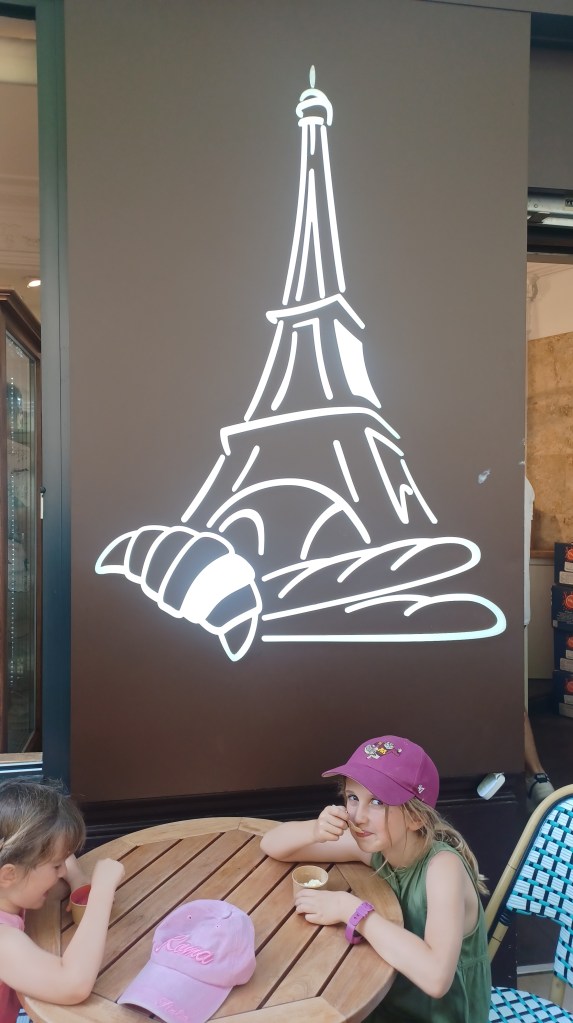 children eating ice cream