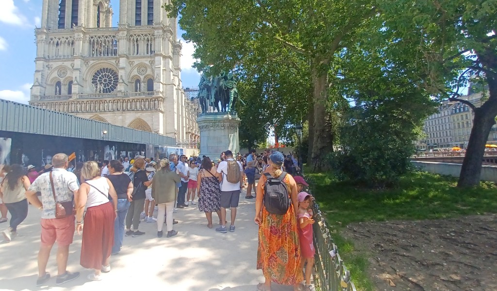 Crowds at notre dame